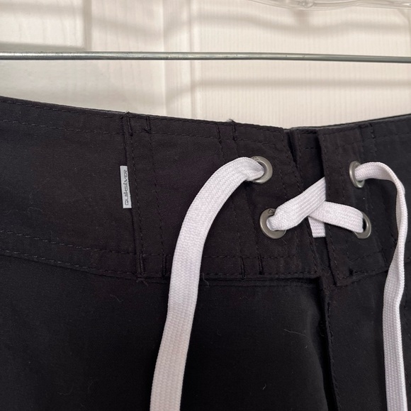 Quiksilver Black Classic Surf Style Board-shorts with Pocket 33 - Picture 6 of 13
